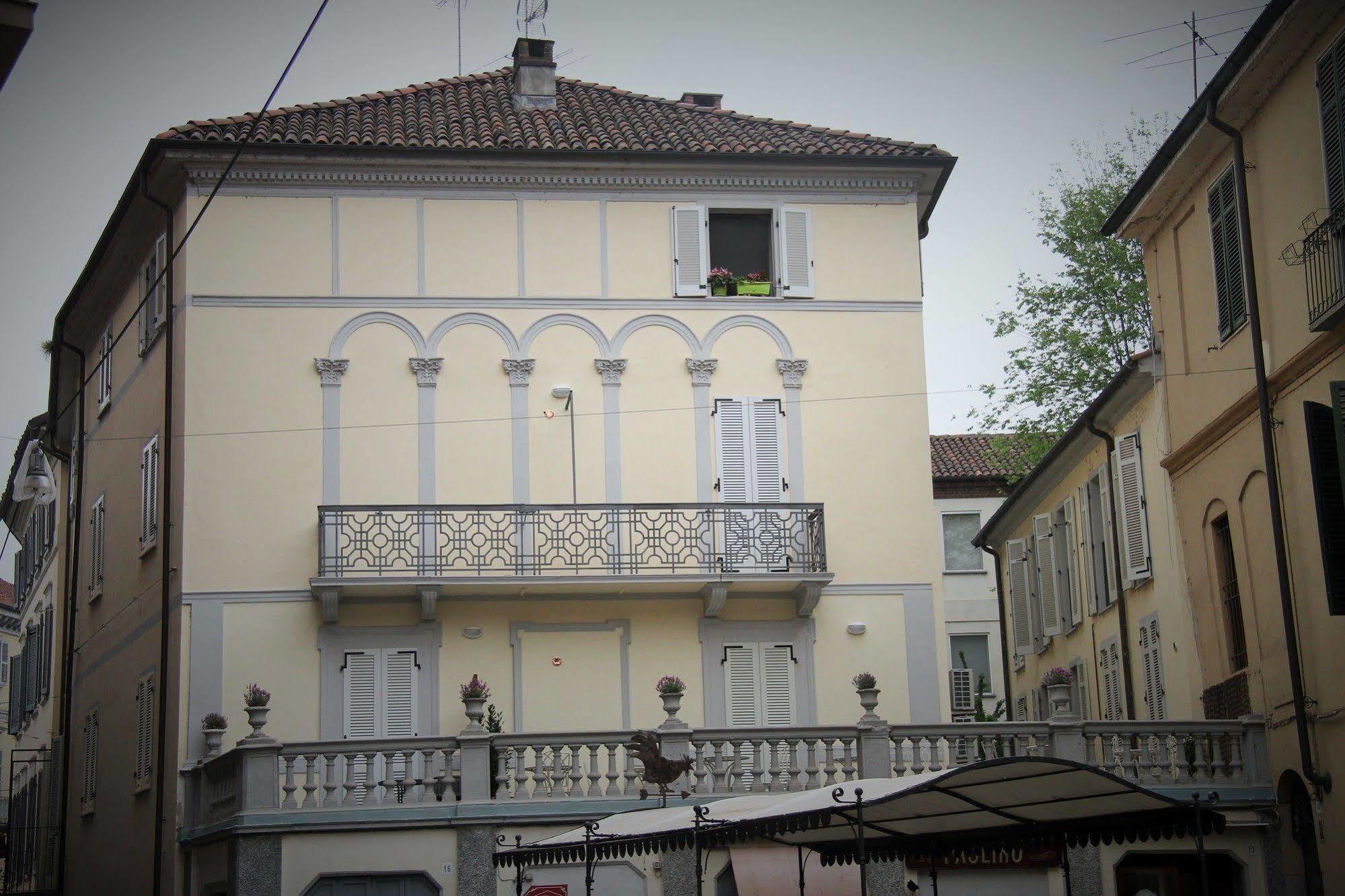 La Terrazza Vercelli Bed & Charme Εξωτερικό φωτογραφία